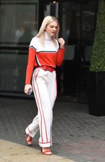 Louisa Johnson feet photo thumbnail