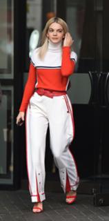 Louisa Johnson feet photo thumbnail