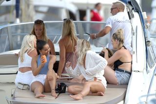 Louisa Johnson feet photo thumbnail