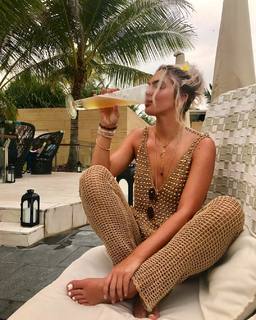 Louisa Johnson feet photo thumbnail