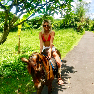 Louisa Johnson feet photo thumbnail