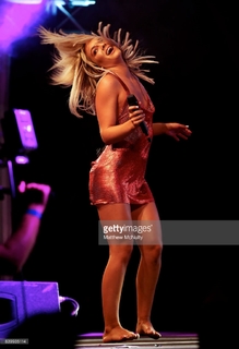 Louisa Johnson feet photo thumbnail