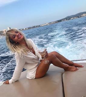 Louisa Johnson feet photo thumbnail
