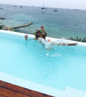 Louisa Johnson feet photo thumbnail