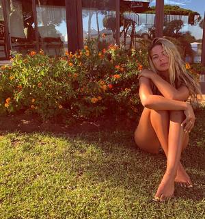 Louisa Johnson feet photo thumbnail