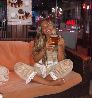 Louisa Johnson feet photo thumbnail