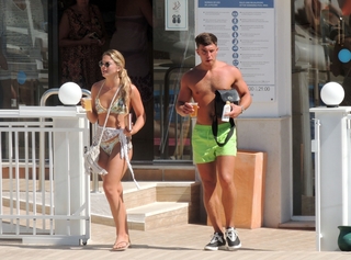 Louisa Johnson feet photo thumbnail