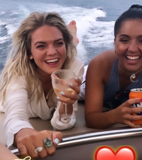 Louisa Johnson feet photo thumbnail