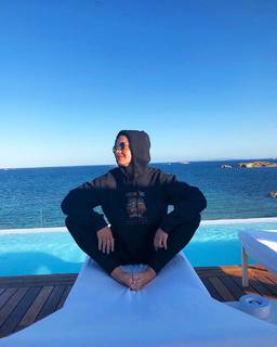 Louisa Johnson feet photo thumbnail