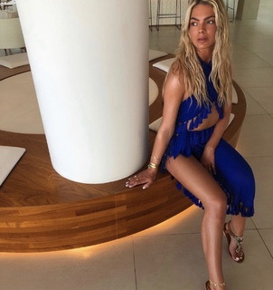 Louisa Johnson feet photo thumbnail