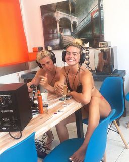 Louisa Johnson feet photo thumbnail