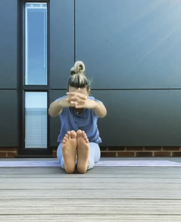 Louisa Johnson feet photo thumbnail