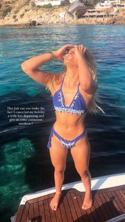 Louisa Johnson feet photo thumbnail