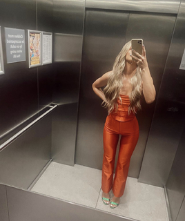Louisa Johnson feet photo thumbnail