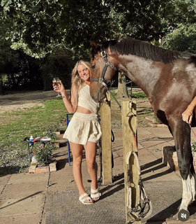 Louisa Johnson feet photo thumbnail