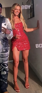 Louisa Johnson feet photo thumbnail