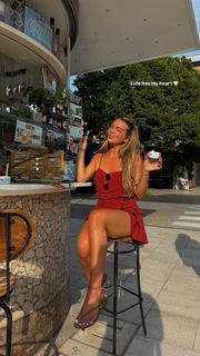 Louisa Johnson feet photo thumbnail