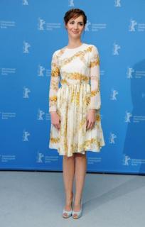 Louise Bourgoin feet photo thumbnail