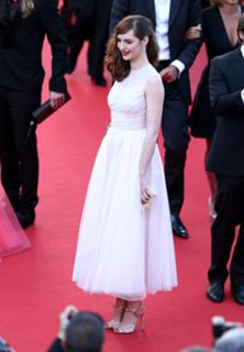 Louise Bourgoin feet photo thumbnail