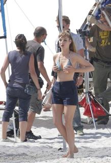 Louise Bourgoin feet photo thumbnail