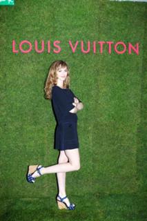 Louise Bourgoin feet photo thumbnail
