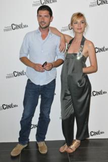 Louise Bourgoin feet photo thumbnail