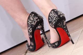 Louise Bourgoin feet photo thumbnail