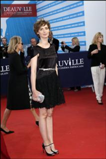 Louise Bourgoin feet photo thumbnail