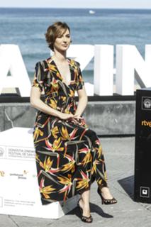 Louise Bourgoin feet photo thumbnail