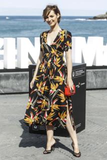 Louise Bourgoin feet photo thumbnail