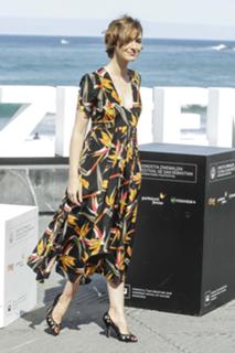 Louise Bourgoin feet photo thumbnail