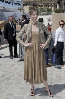 Louise Bourgoin feet photo thumbnail