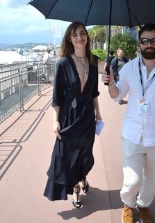 Louise Bourgoin feet photo thumbnail