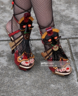 Louise Bourgoin feet photo thumbnail