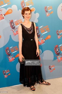 Louise Bourgoin feet photo thumbnail