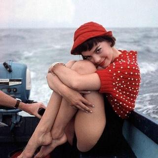 Louise Bourgoin feet photo thumbnail