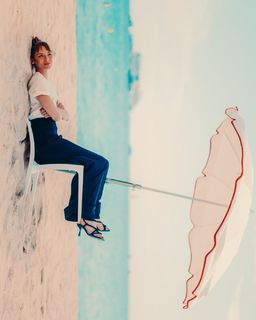 Louise Bourgoin feet photo thumbnail