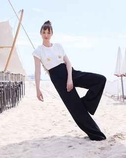 Louise Bourgoin feet photo thumbnail