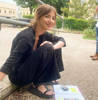 Louise Bourgoin feet photo thumbnail
