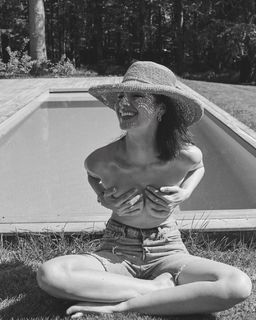 Louise Bourgoin feet photo thumbnail