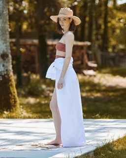 Louise Bourgoin feet photo thumbnail