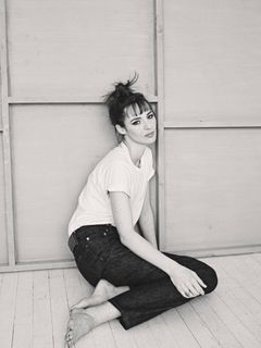 Louise Bourgoin feet photo 4