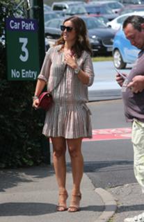 Louise Redknapp feet photo thumbnail