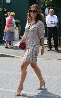 Louise Redknapp feet photo thumbnail