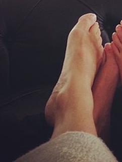 Louise Redknapp feet photo thumbnail