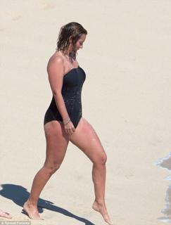 Louise Redknapp feet photo thumbnail