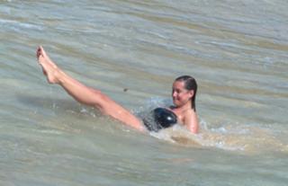 Louise Redknapp feet photo thumbnail