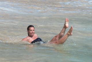 Louise Redknapp feet photo thumbnail