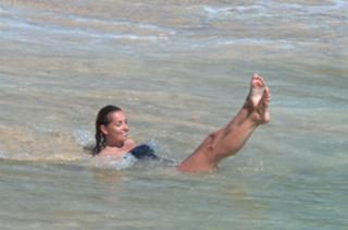 Louise Redknapp feet photo thumbnail