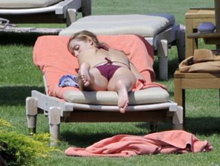 Louise Redknapp feet photo thumbnail